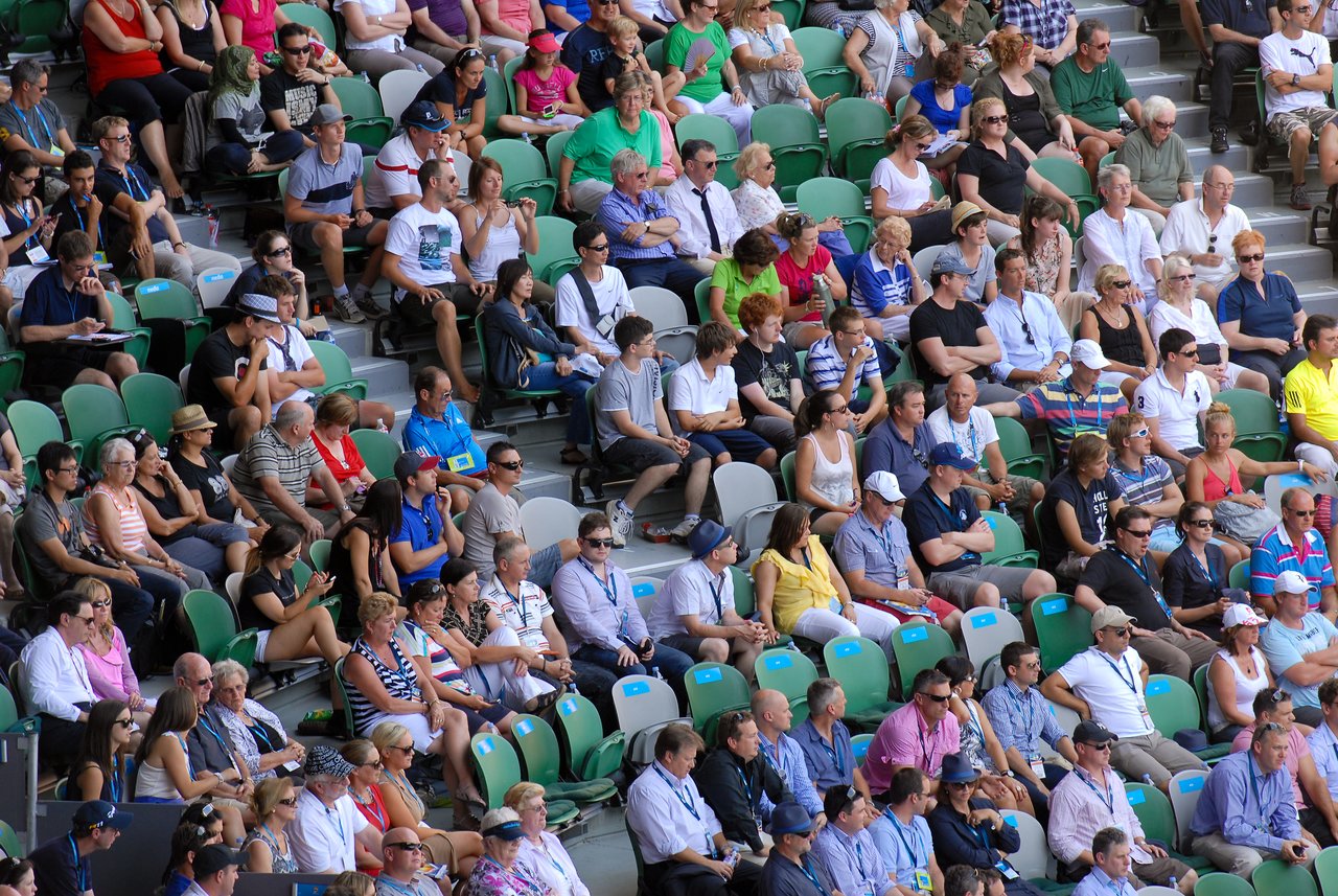 A large crowd of spectators watches the Klijsters vs.