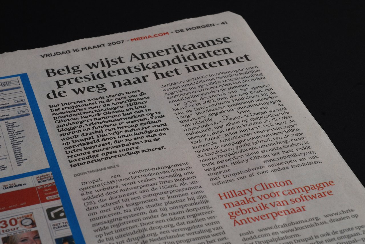 A newspaper article discusses the use of Drupal software in political campaigns, mentioning Hillary Clinton and Barack Obama.