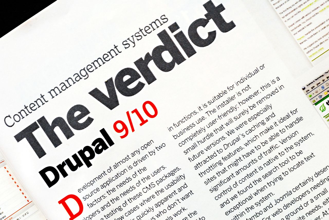 Magazine article reviewing Drupal, giving it a 9/10 rating for content management and performance.