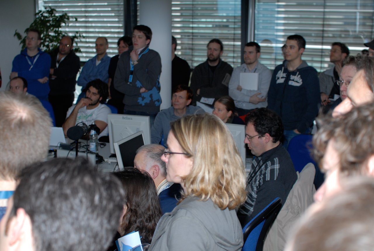 A large group of people attentively listens during a packed Ubercart session at DrupalCamp Cologne 2009.