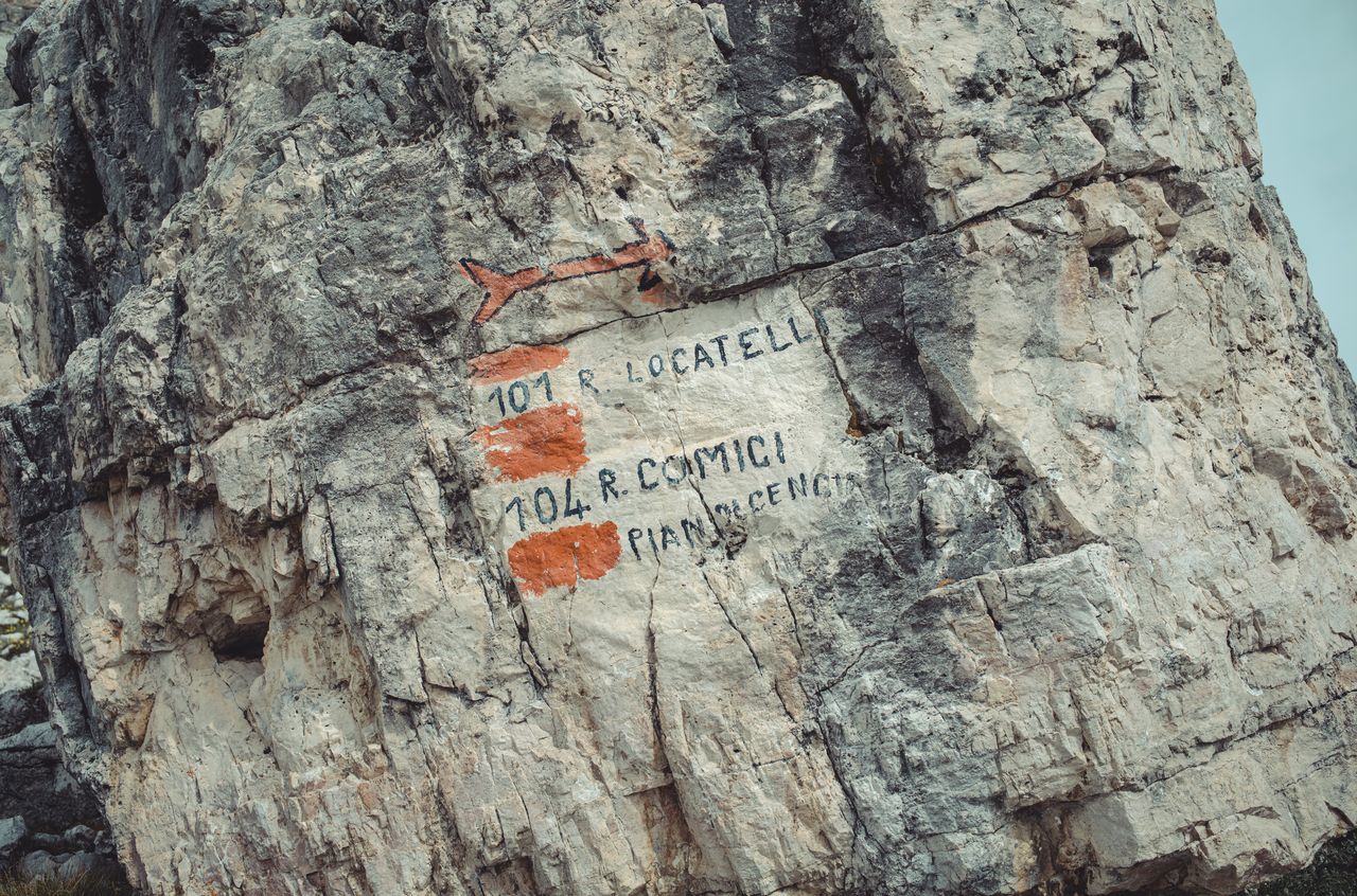 A trail marker painted on a large rock. The marker shows that we are on trail 101 and/or 104.