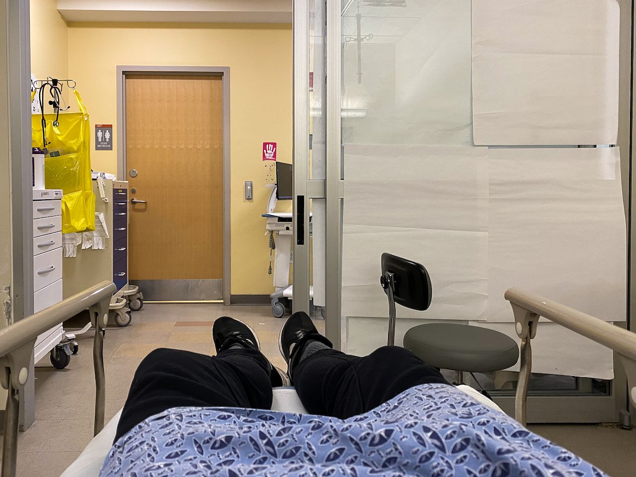 Selfie of Dries on the hospital bed