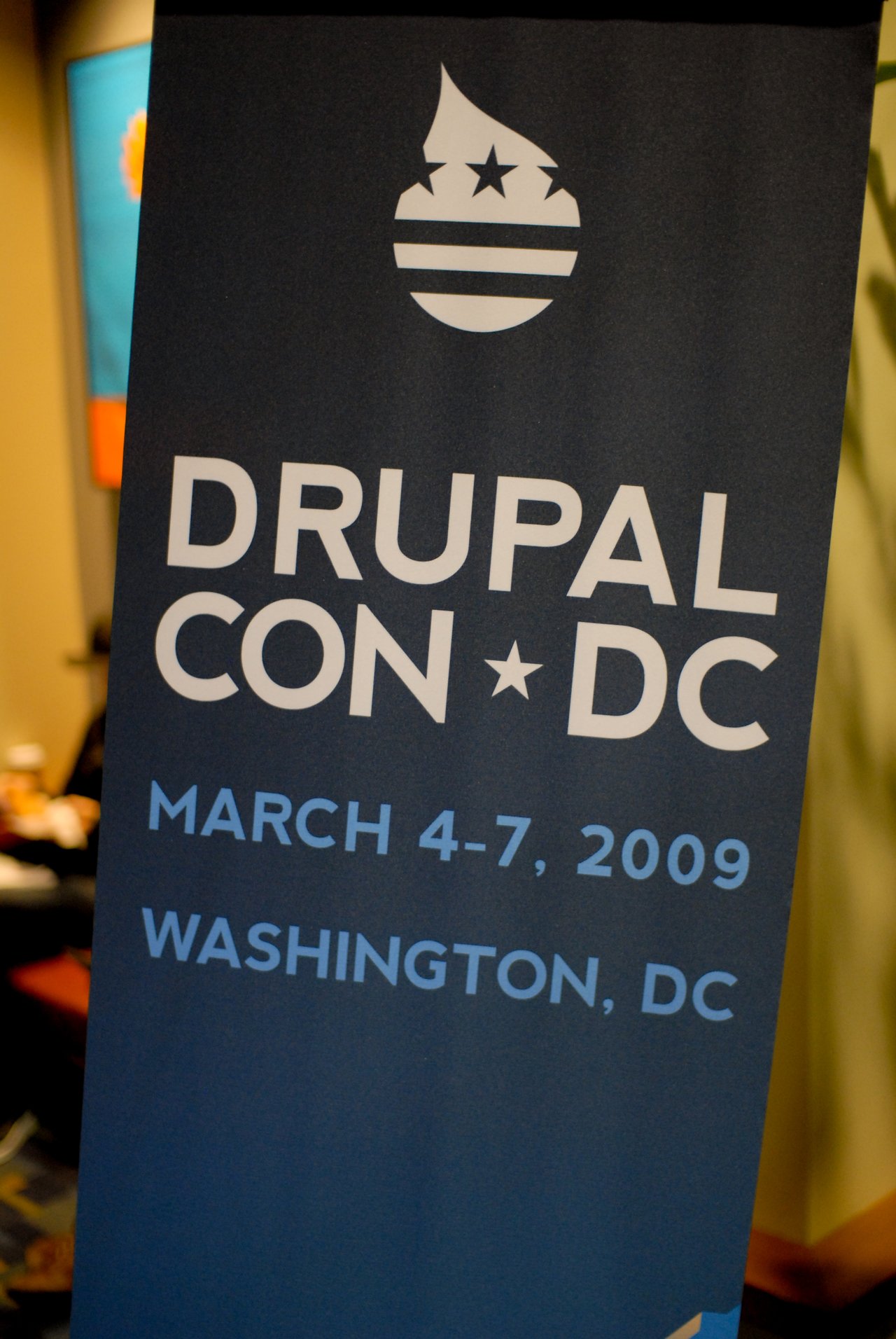 A banner for DrupalCon DC 2009 displays event details, including dates March 4-7 in Washington, DC.