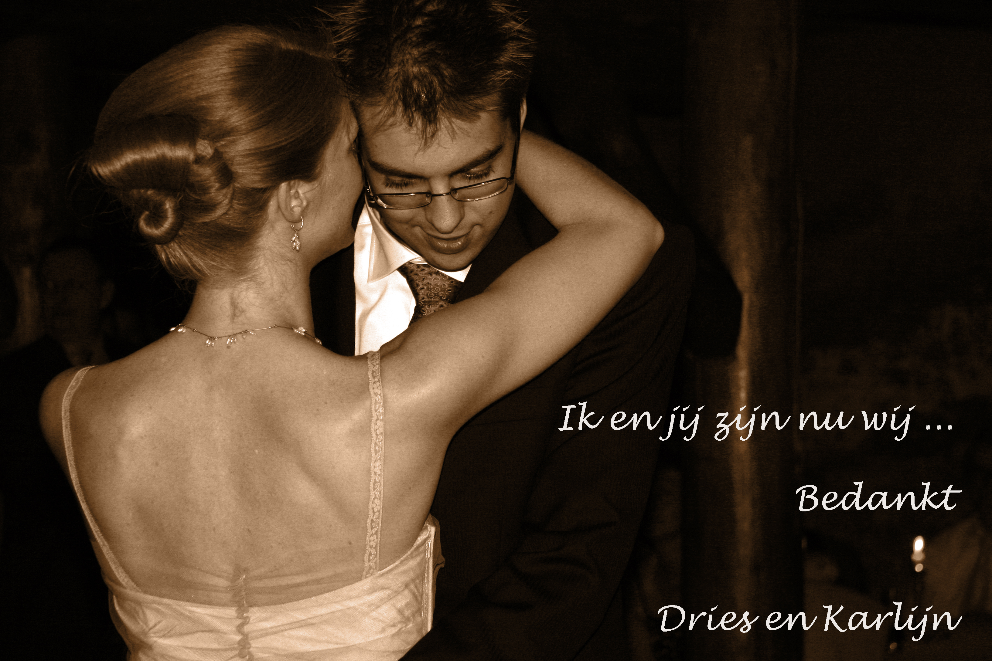 A newlywed couple shares a close dance, with a thank-you message written in Dutch on the image.